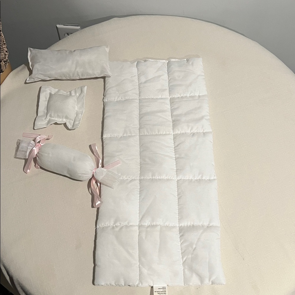 White Quilted Bedding Set for large Dolls - Picture 4 of 10